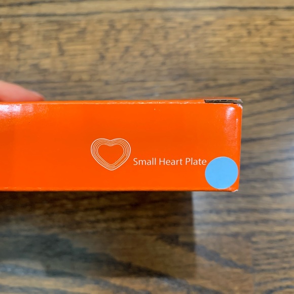 New Le Creuset x Cesar Small Heart Plate Light Coastal Blue Dog Print - Picture 5 of 8